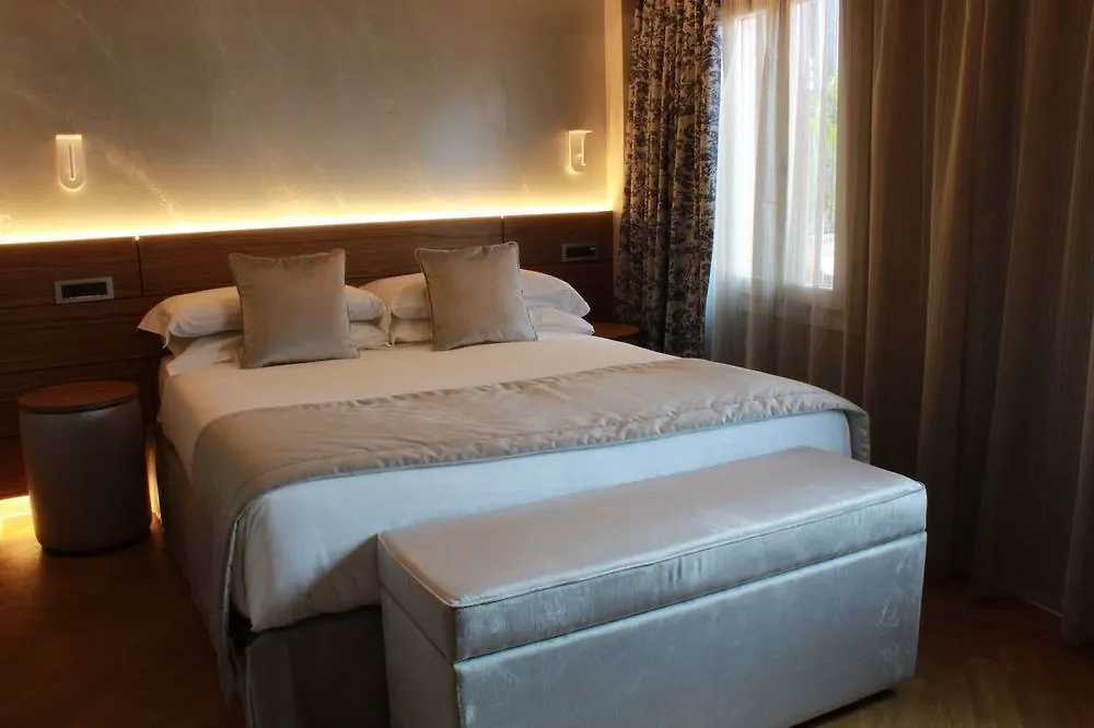 Rosa Salva Hotel contacts