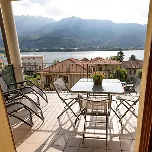 Apartment View House -